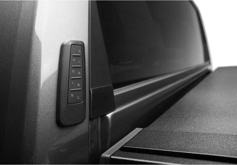 Retrax 18-21 Toyota Tundra CrewMax 5.5ft. Bed (w/Deck Rail Sys) Retrax EQ - Image 7