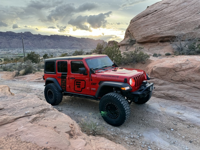 Progressive 07-18 Wrangler (JK) STR 47 Series 2.0 Remote Res Rear Shocks (Pair) - 3.5-5.0in - Image 4