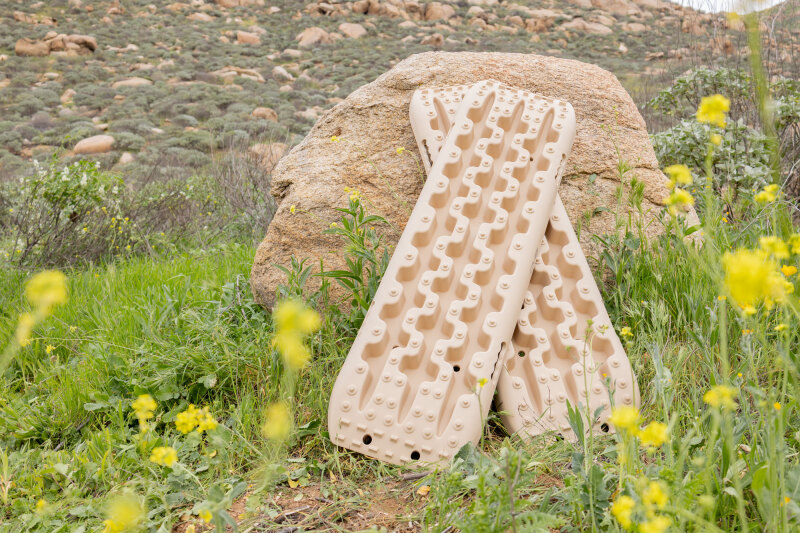 DV8 Offroad DV8 Xtract Traction Boards | Pair | Tan - Image 2