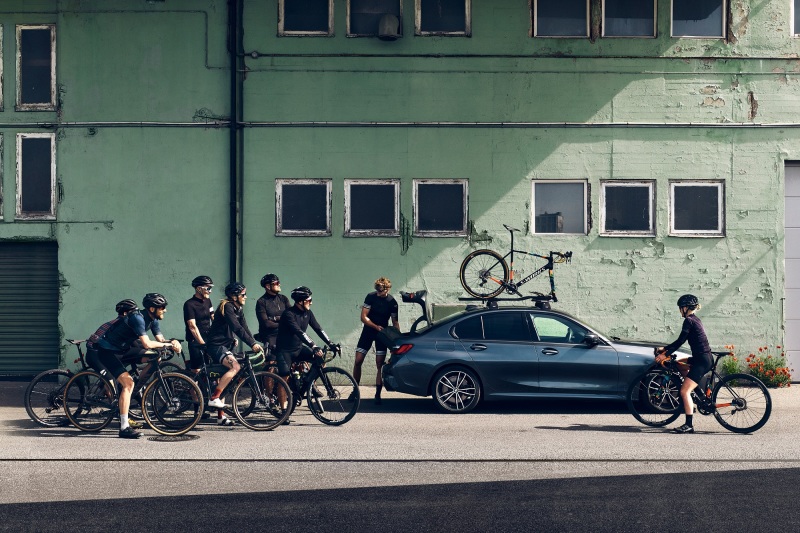 Thule TopRide Fork-Mounted Roof Bike Rack (Fits 9-15mm Thru-Axle & Standard 9mm Quick-Release Bikes) - Image 4