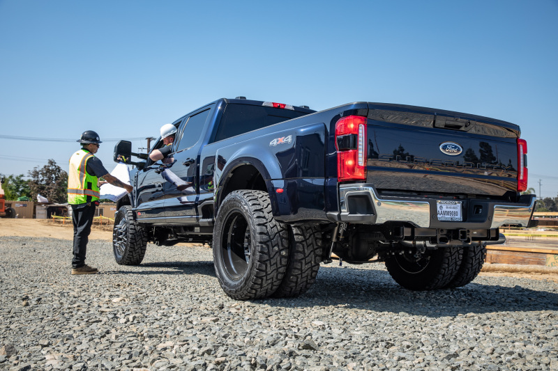 ICON 2023+ Ford F250/350 2.5in Stage 3 Suspension System w/ Radius Arms - Image 2