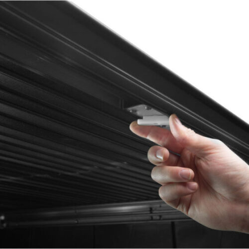 Retrax 18-21 Toyota Tundra CrewMax 5.5ft. Bed (w/Deck Rail Sys) Retrax EQ - Image 6