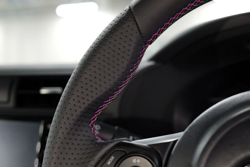 HKS Subaru BRZ ZN(D)8/ZN(C)6E Replacement Steering Wheel - Image 4