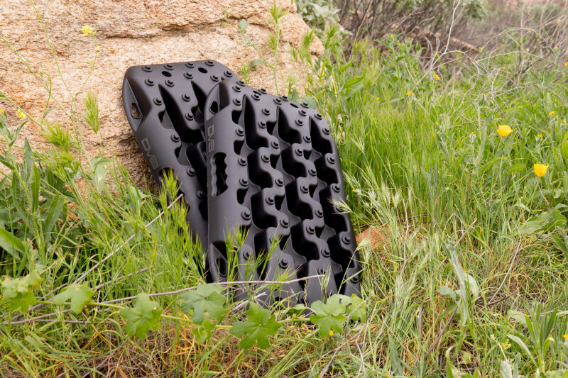 DV8 Offroad DV8 Xtract Mini Traction Board | Pair | Black - Image 3