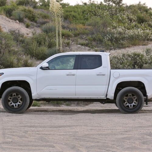 Fabtech 2024 Toyota Tacoma 4WD (w/o AVS) 1.5in Leveling Kit - Image 3