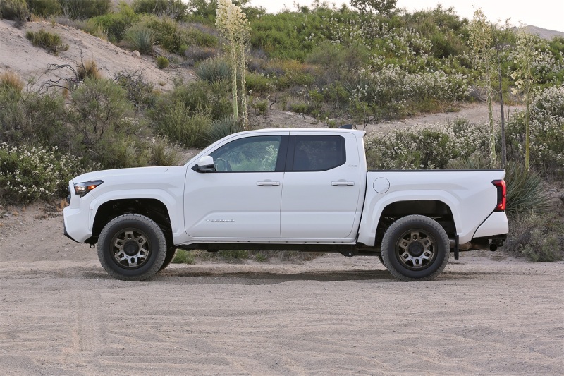 Fabtech 2024 Toyota Tacoma 4WD (w/o AVS) 1.5in Leveling Kit - Image 3