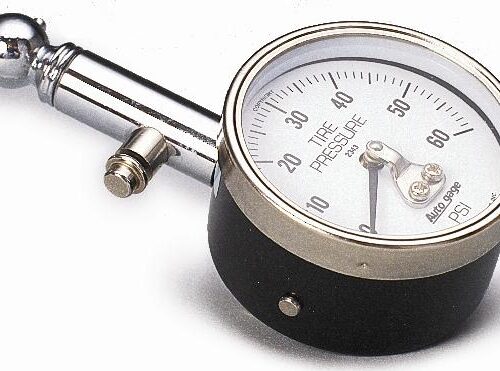 Autometer 60 PSi Peak/Hold Mechanical Tire Pressure Gauge - Image 3