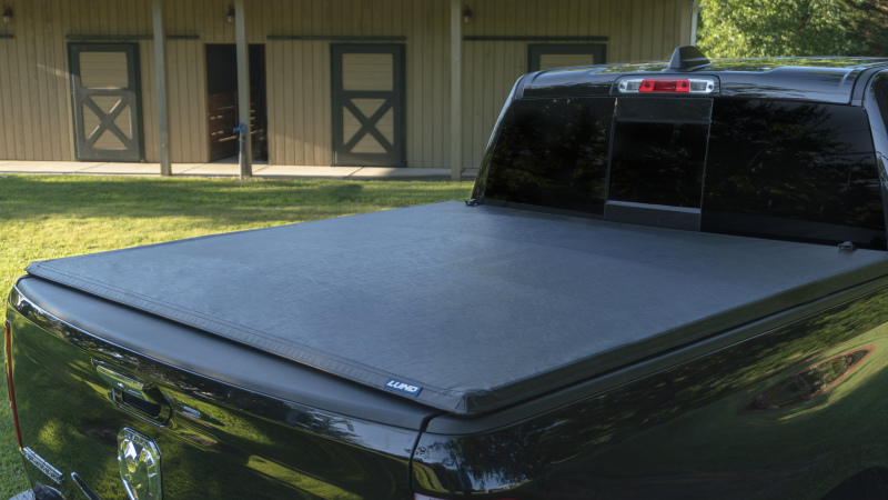 Lund 95080 04-12 Chevy Colorado (5ft. Bed) Genesis Tri-Fold Tonneau Cover - Black - Image 5